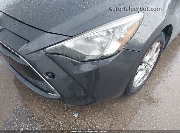 3MYDLBYVXHY165397 2017 TOYOTA YARIS IA Gray 