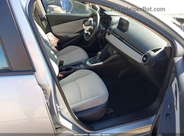 3MYDLBYVXKY502996 2019 TOYOTA YARIS Silver Սալոնի դիմացի տեսք