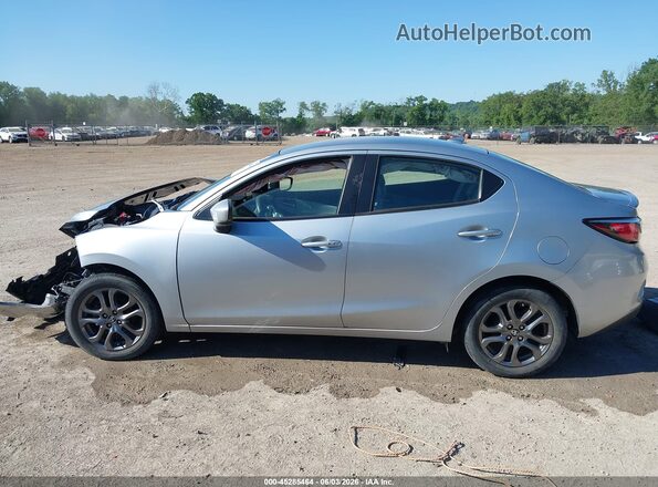 3MYDLBYVXKY502996 2019 TOYOTA YARIS Silver 
