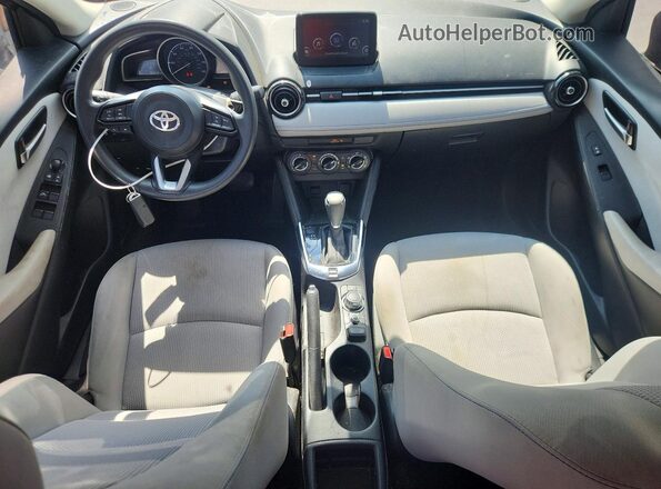 3MYDLBYVXKY504974 2019 TOYOTA YARIS Black წინა პანელის ხედი