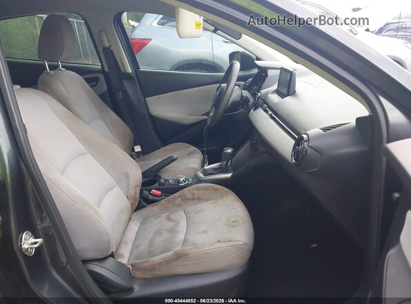 3MYDLBYVXKY516557 2019 TOYOTA YARIS Gray Vista interior delantera