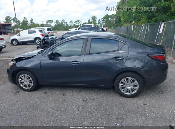 3MYDLBYVXKY516557 2019 TOYOTA YARIS Gray 