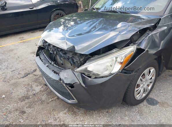 3MYDLBYVXKY516557 2019 TOYOTA YARIS Gray Vista frontal