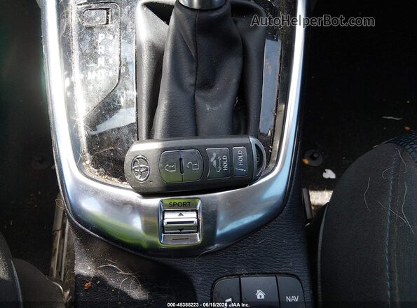 3MYDLBYVXKY520155 2019 TOYOTA YARIS Серый Вид панели приборов