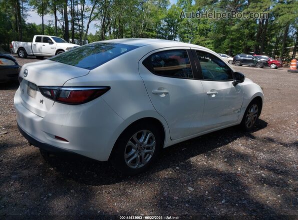 3MYDLBZV6GY121877 2016 TOYOTA SCION IA White უკანა მარჯვენა