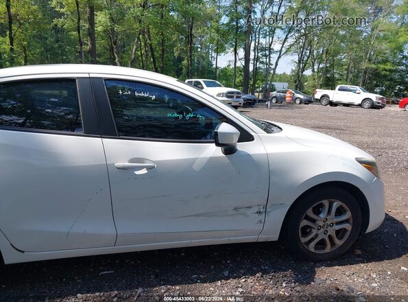 3MYDLBZV6GY121877 2016 TOYOTA SCION IA White 