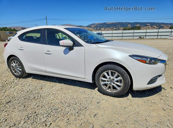 3MZBN1K75JM226024 2018 MAZDA 3 Белый Передняя правая четверть