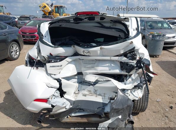 3MZBN1L33JM190894 2018 MAZDA 3 White Front view