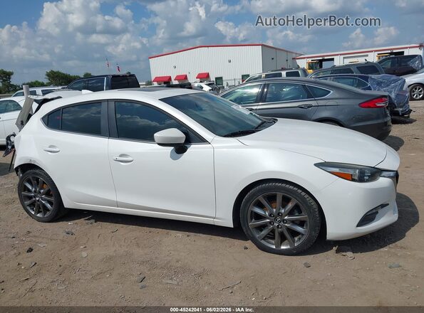 3MZBN1L33JM190894 2018 MAZDA 3 White Rear interior view