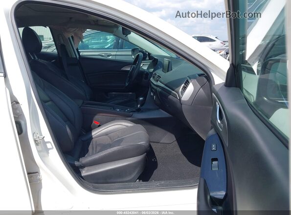 3MZBN1L33JM190894 2018 MAZDA 3 White Front interior view
