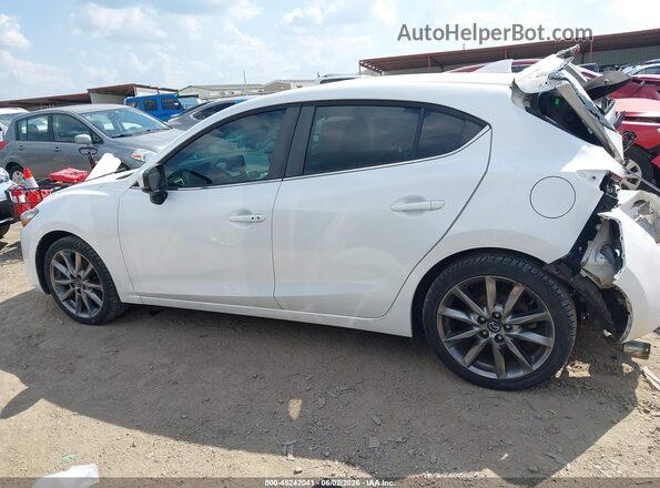 3MZBN1L33JM190894 2018 MAZDA 3 White 360 interior view