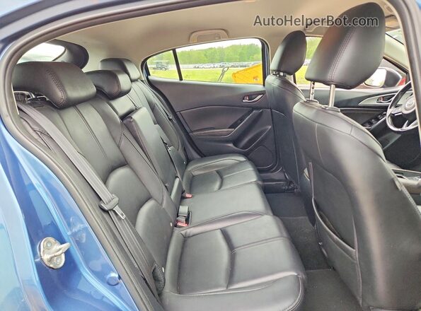 3MZBN1L35JM254840 2018 MAZDA 3 Синий Вид задних сидений