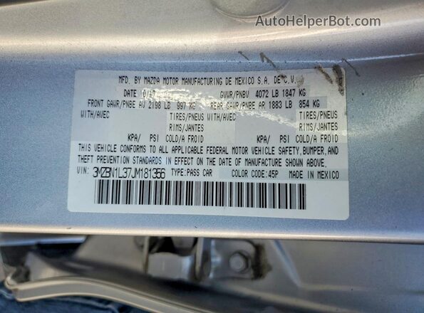 3MZBN1L37JM181356 2018 MAZDA 3 Silver ძრავის განყოფილების ხედი