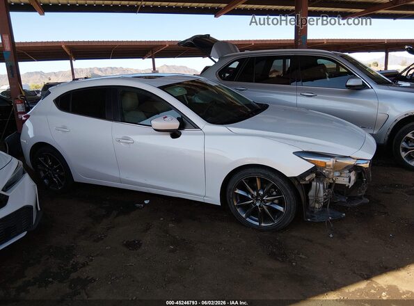3MZBN1M30JM186347 2018 MAZDA 3 Белый Вид щитка приборов