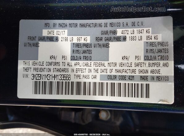 3MZBN1M31HM133568 2017 MAZDA 3 Navy Vista del compartimento del motor