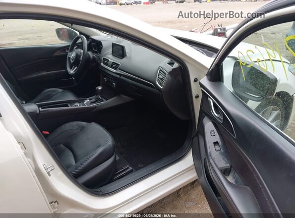 3MZBN1M36HM133050 2017 MAZDA 3 White Front interior view