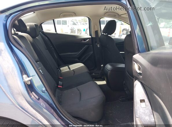 3MZBN1U72JM233820 2018 MAZDA 3 Blue Widok naklejki z numerem VIN