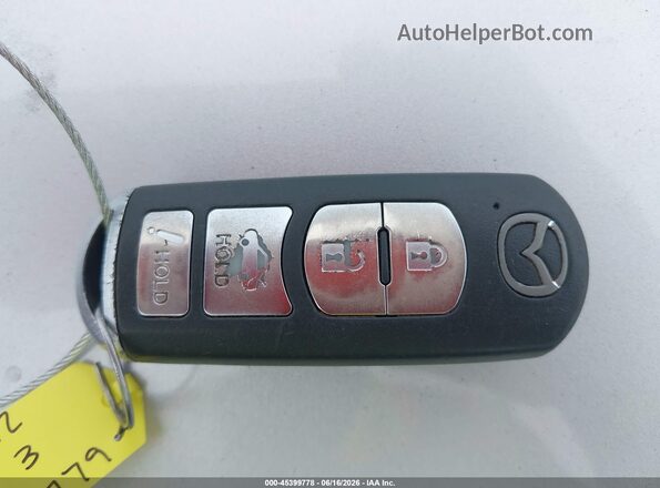 3MZBN1U75HM107798 2017 MAZDA 3 Синий Вид панели приборов