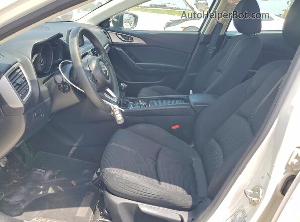 3MZBN1U78JM228024 2018 MAZDA 3 White Vista interior delantera