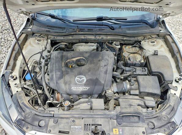 3MZBN1V30JM172060 2018 MAZDA MAZDA White Vista interior trasera