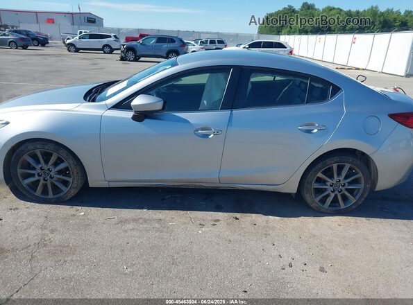 3MZBN1V32JM205981 2018 MAZDA 3 Silver Սալոնի 360 աստիճան տեսք