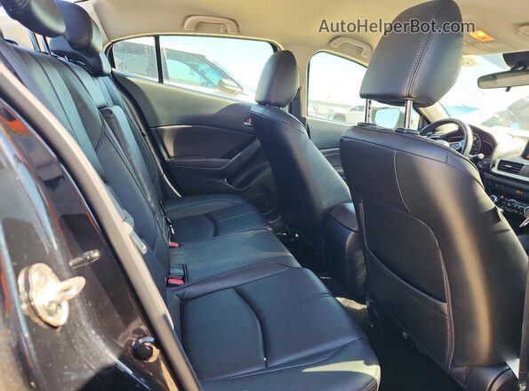 3MZBN1V33JM215399 2018 MAZDA 3 Black Widok tylnych siedzeń