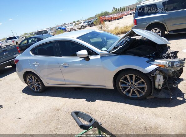 3MZBN1V36JM189056 2018 MAZDA 3 Silver Widok wnętrza z tyłu