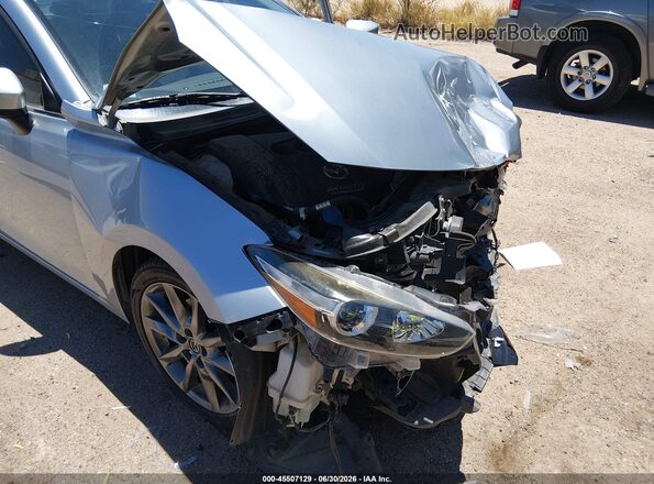 3MZBN1V36JM189056 2018 MAZDA 3 Silver Widok z przodu