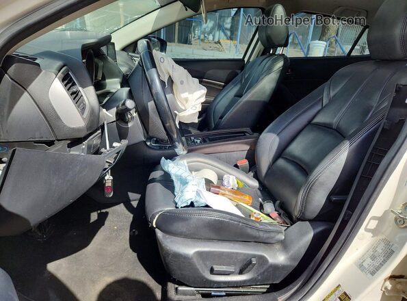 3MZBN1V3XJM228912 2018 MAZDA 3 Белый Вид салона спереди