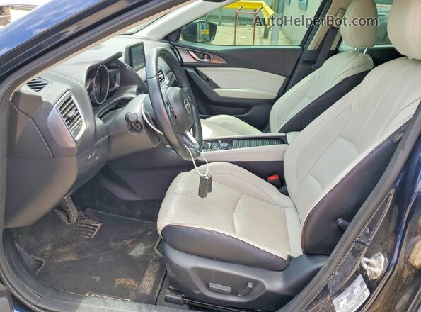 3MZBN1W31JM253213 2018 MAZDA 3 Blue Вид салону спереду