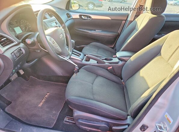 3N1AB7AP0HY295219 2017 NISSAN SENTRA Серебряный Вид салона спереди