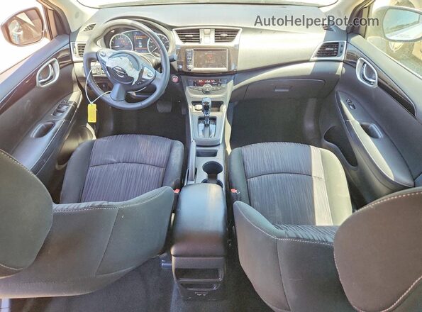 3N1AB7AP0KY360643 2019 NISSAN SENTRA Серебряный Вид панели приборов
