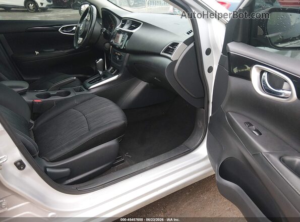 3N1AB7AP1JL631592 2018 NISSAN SENTRA Silver Vista interior delantera