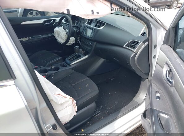 3N1AB7AP1JY254071 2018 NISSAN SENTRA Silver Вид салону спереду