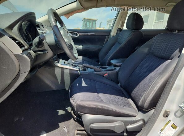 3N1AB7AP1KL606337 2019 NISSAN SENTRA Серебряный Вид салона спереди