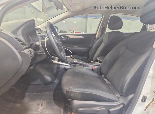 3N1AB7AP1KY260602 2019 NISSAN SENTRA White Вид салону спереду