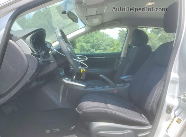 3N1AB7AP2JL636509 2018 NISSAN SENTRA Silver Widok wnętrza z przodu