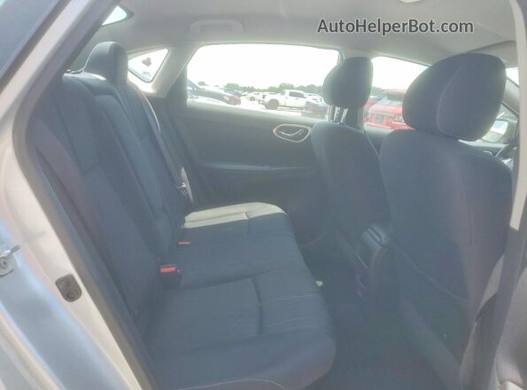 3N1AB7AP2JL636509 2018 NISSAN SENTRA Silver Widok tylnych siedzeń