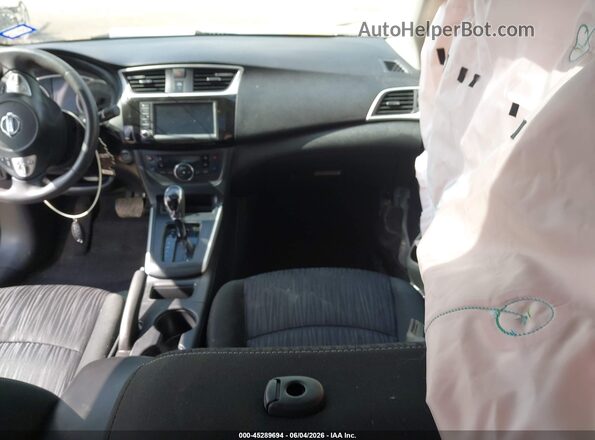 3N1AB7AP2KY429283 2019 NISSAN SENTRA Серебряный Вид салона спереди