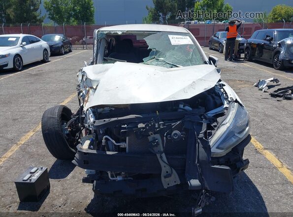 3N1AB7AP2KY440042 2019 NISSAN SENTRA White Vista interior trasera