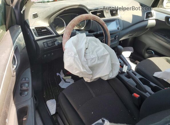 3N1AB7AP3JY303240 2018 NISSAN SENTRA Silver Vista del salpicadero