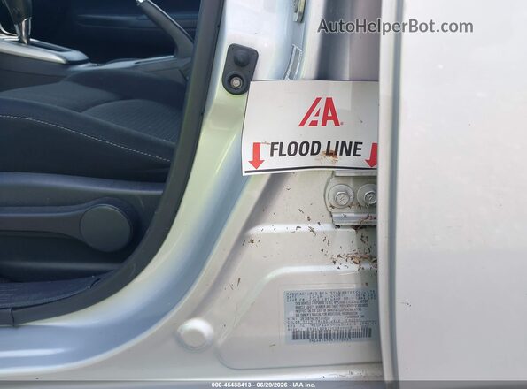 3N1AB7AP3KY270659 2019 NISSAN SENTRA Silver Widok z przodu