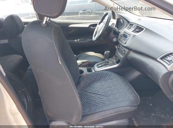 3N1AB7AP4HY368012 2017 NISSAN SENTRA Серебряный Вид салона спереди