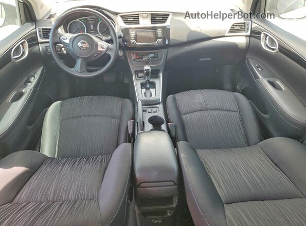 3N1AB7AP4JY310455 2018 NISSAN SENTRA Two Tone Widok deski rozdzielczej
