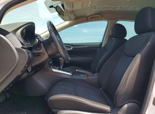 3N1AB7AP4JY310455 2018 NISSAN SENTRA Two Tone Widok wnętrza z przodu
