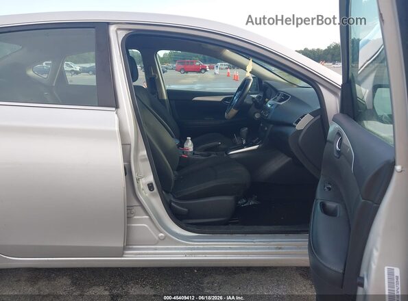 3N1AB7AP4JY328468 2018 NISSAN SENTRA Silver Widok wnętrza z przodu