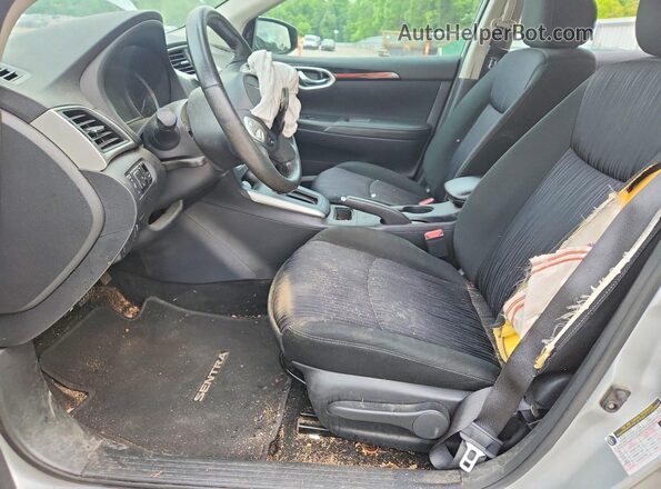 3N1AB7AP4KY445890 2019 NISSAN SENTRA Серебряный Вид салона спереди