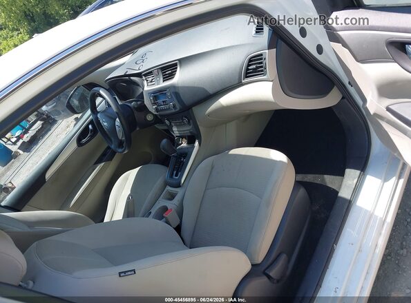 3N1AB7AP5GY281928 2016 NISSAN SENTRA White Front interior view