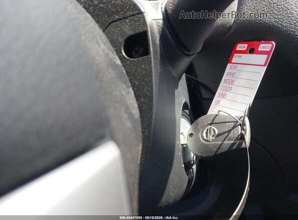3N1AB7AP5HY287651 2017 NISSAN SENTRA White Vista del salpicadero