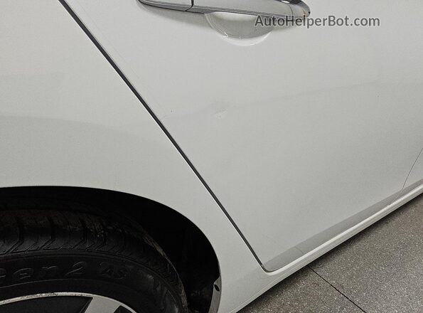 3N1AB7AP5JY227326 2018 NISSAN SENTRA Белый 